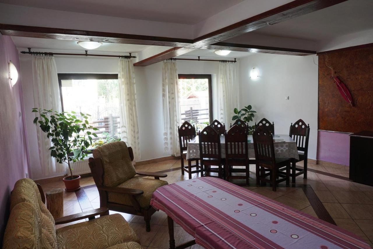 Vila Nik บุชเตนี ภายนอก รูปภาพ